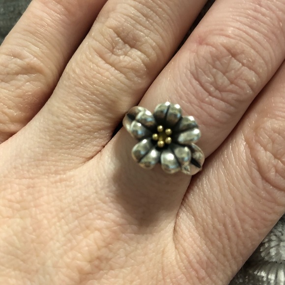James Avery April Flower Retired ring - Picture 3 of 7